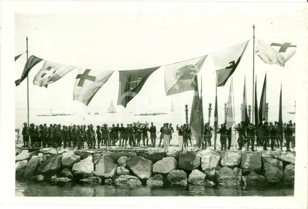 Fotografia d epoca originale 1936 NAPOLI Littoriali di canottaggio e nuoto sfilata atleti GUF Fotografia 1