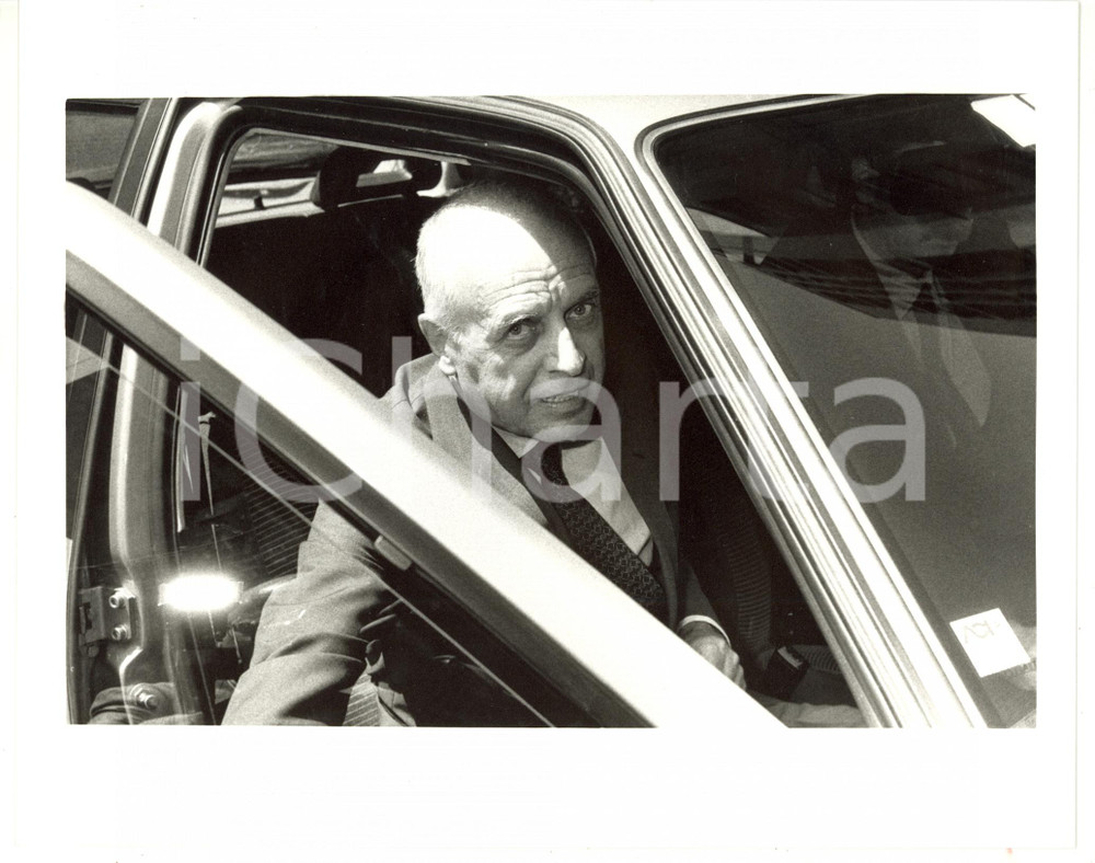 1985 ca MILANO - MONTEDISON Mario SCHIMBERNI sale in auto - Foto 25x20 cm