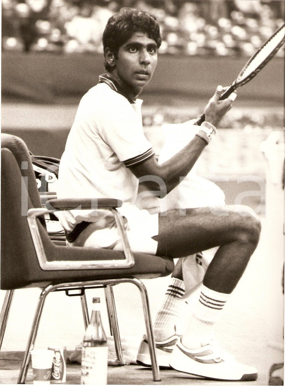 Fotografia d epoca originale 1980 ca INDIA Tennis Vijay AMRITRAJ in pausa Sponsor COCA COLA Fotografia 1
