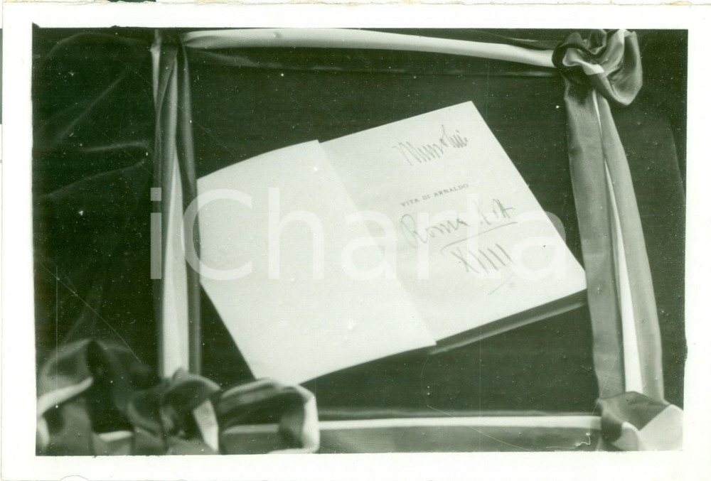 Fotografia d epoca originale 1936 NAPOLI Esposizione di un libro autografo di Benito MUSSOLINI Fotografia 1
