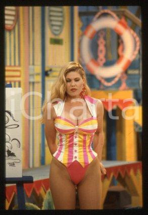 35mm vintage slide* 1992 ca CHANNEL5 - "IL TG DELLE VACANZE" Wendy WINDHAM (50)