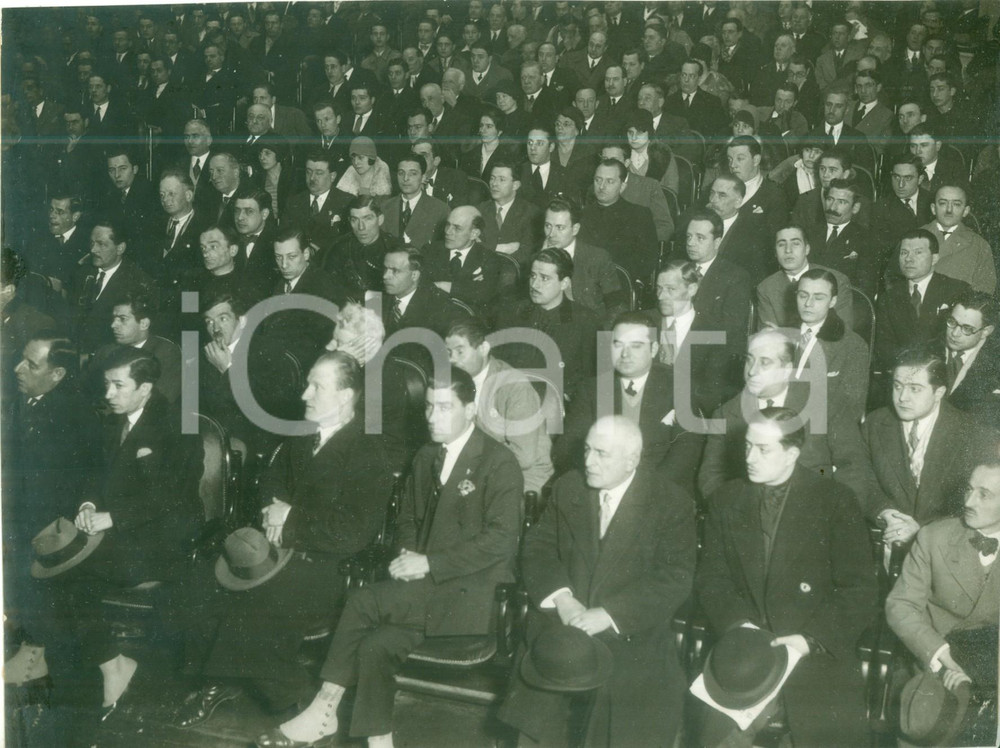 Fotografia d epoca originale 1935 ca MILANO Pubblico riunito per il rapporto dei Federali Fotografia 1