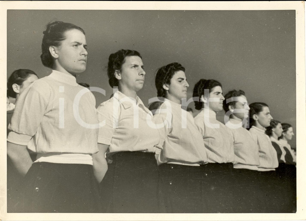 Fotografia d epoca originale 1940 ca ROMA Atlete della GIL schierate prima della gara Fotografia 1