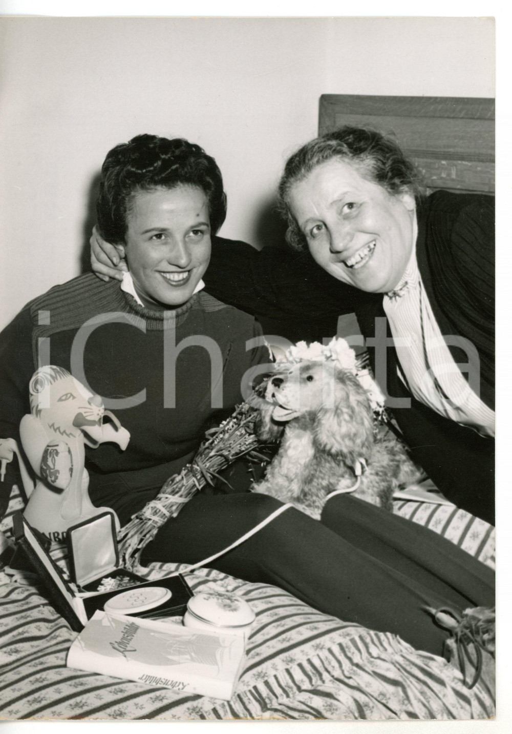 1956 CORTINA D'AMPEZZO Campionessa olimpica Rosa "OSSI" REICHERT in famiglia