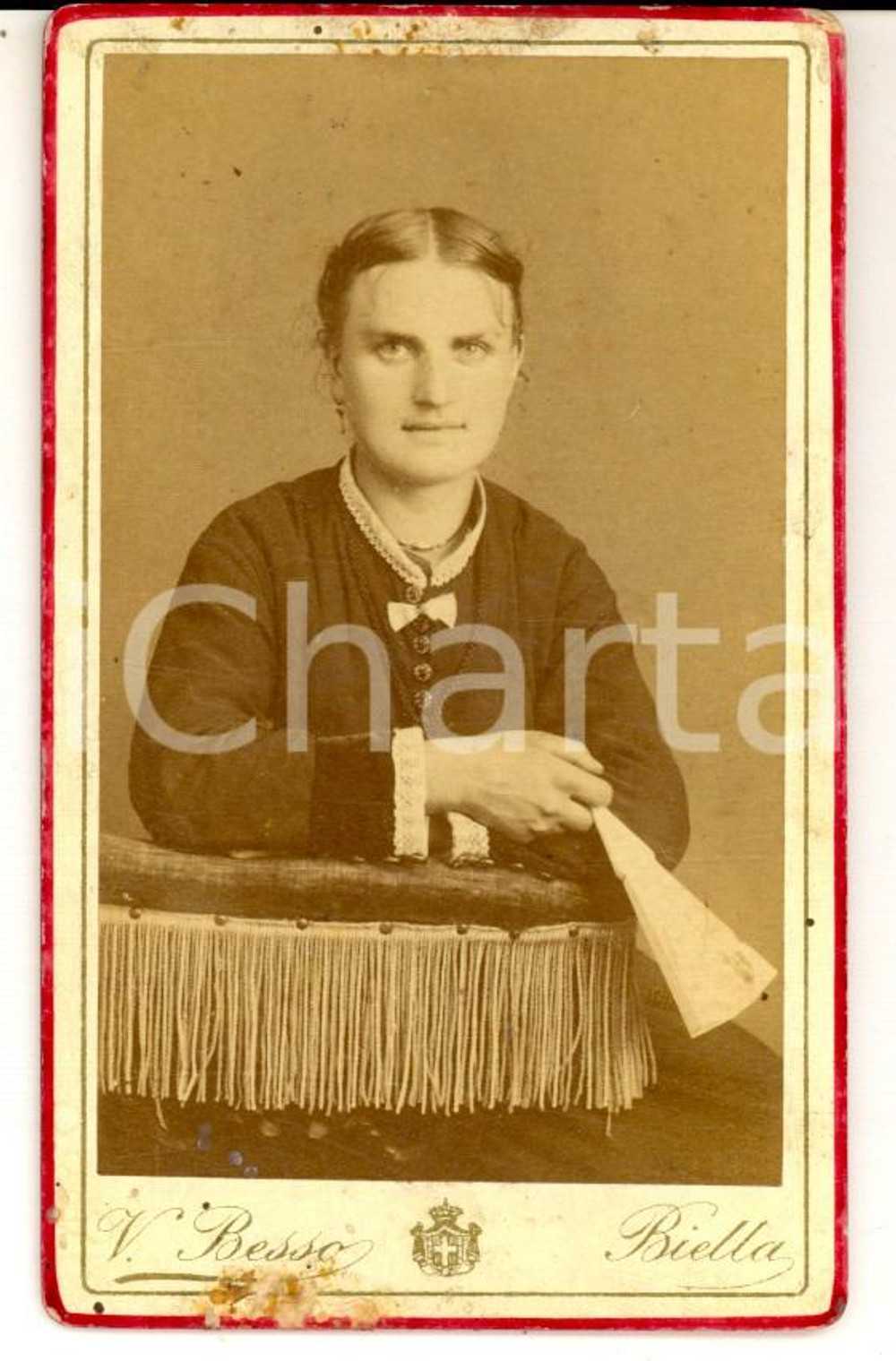 Fotografia d epoca originale 1880 ca BIELLA Giovane donna con abito nero Fotografia Vittorio BESSO 1