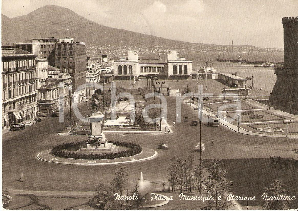 Cartolina originale da collezione 1970 NAPOLI Piazza Municipio e Stazione Marittima Panorama Cartolina FG VG 1