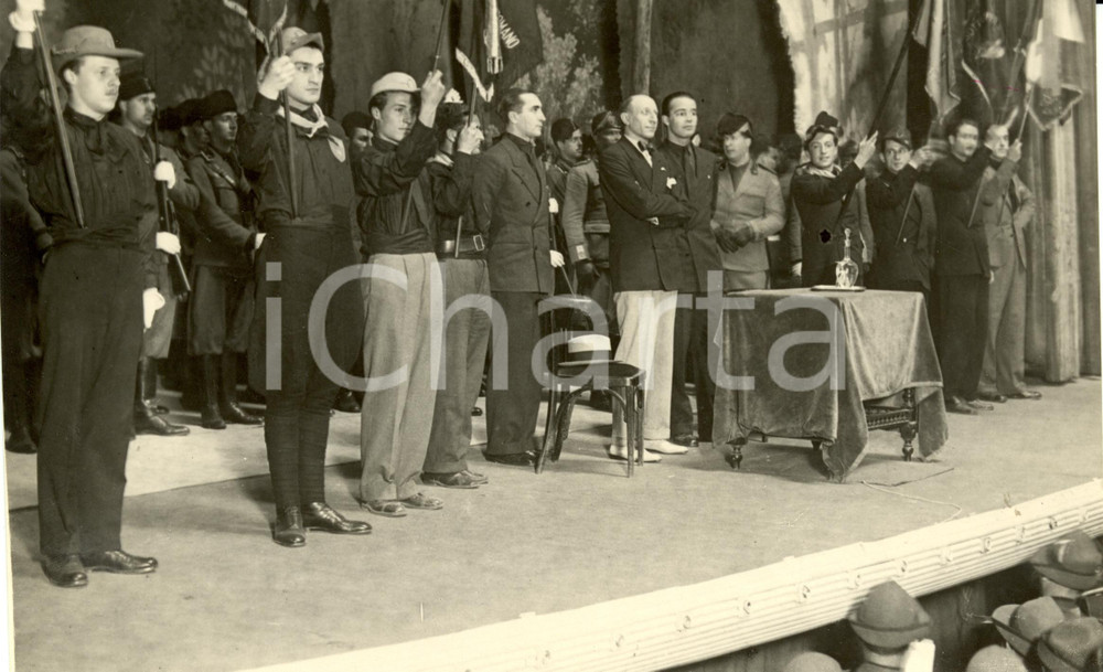 Fotografia d epoca originale 1930 ROMA Teatro QUIRINO  Augusto TURATI parla a Gruppo Universitario FASCISTA 1
