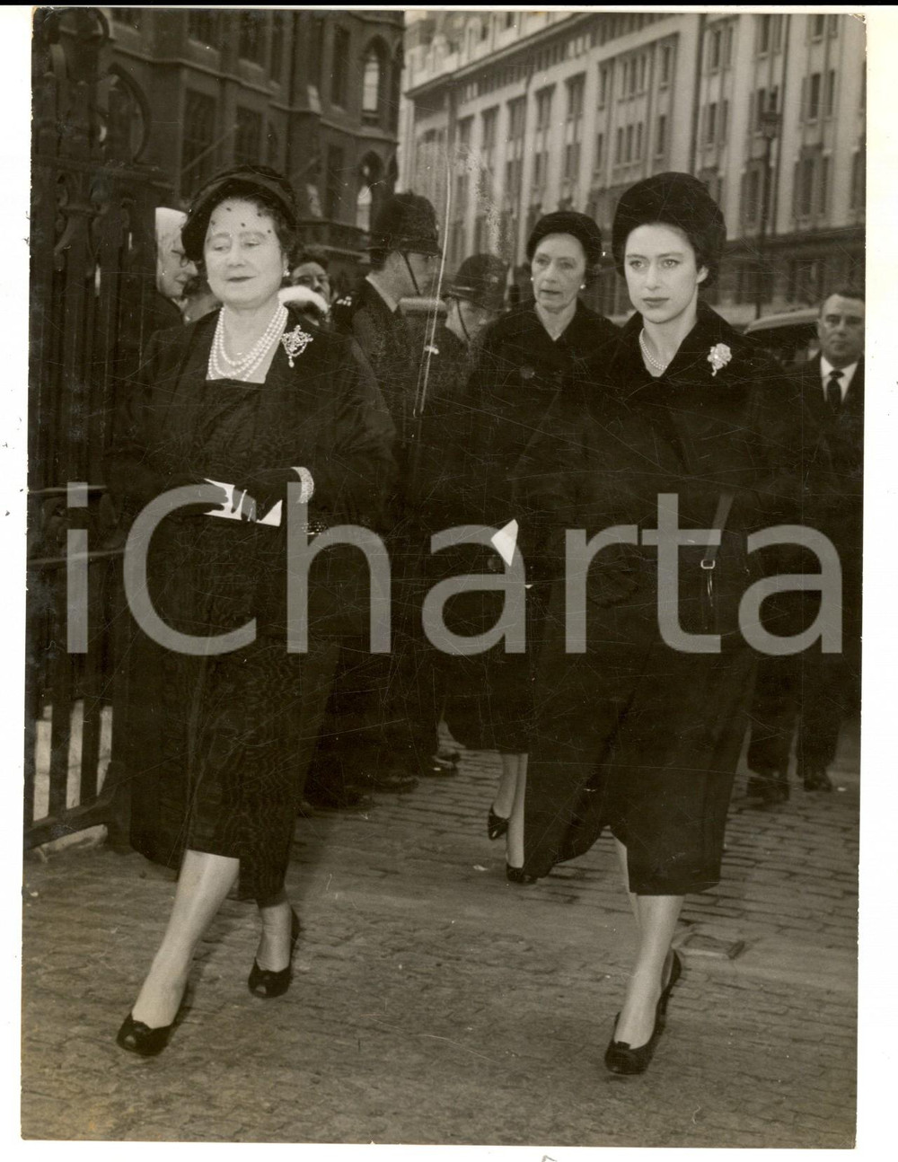 1960 LONDON Queen Elizabeth and Queen Mother - Memorial service Lady MOUNTBATTEN
