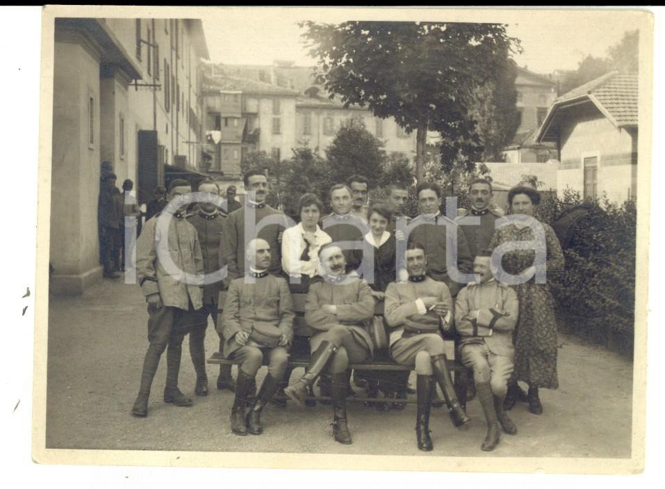 Fotografia d epoca originale 1919 OPERA MI Gruppo di ufficiali con le famiglie Fotografia 11x9 cm 1
