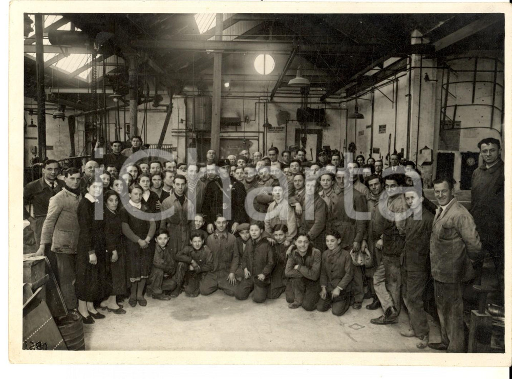 Fotografia d epoca originale 1935 ca TORINO Gerarca del PNF in visita ad una fabbrica  Foto OTTOLENGHI 18x13 1