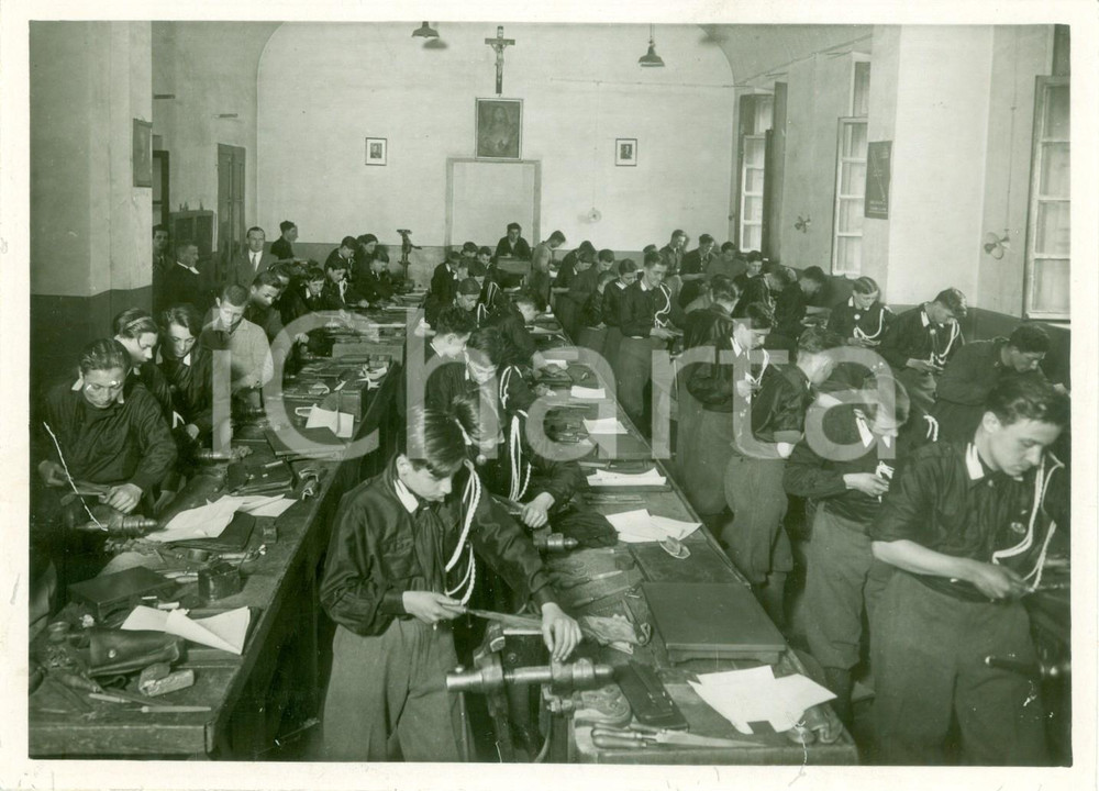 Fotografia d epoca originale 1935 TORINO Avanguardisti durante le lezioni di conciatura Fotografia 1