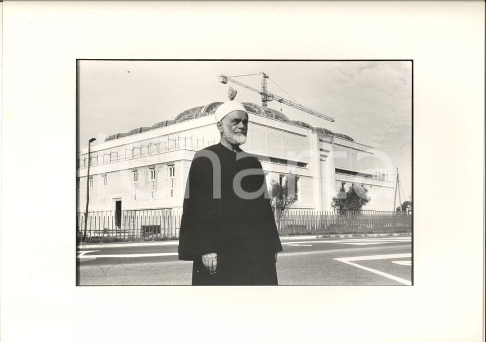 1990 ca Moschea di ROMA in costruzione - Imam Muhammad Nur al-Din - Foto (1) Fotografia di agenzia.CONDIZIONI: GFORMATO: 31x24 cm    originale e autentica 1