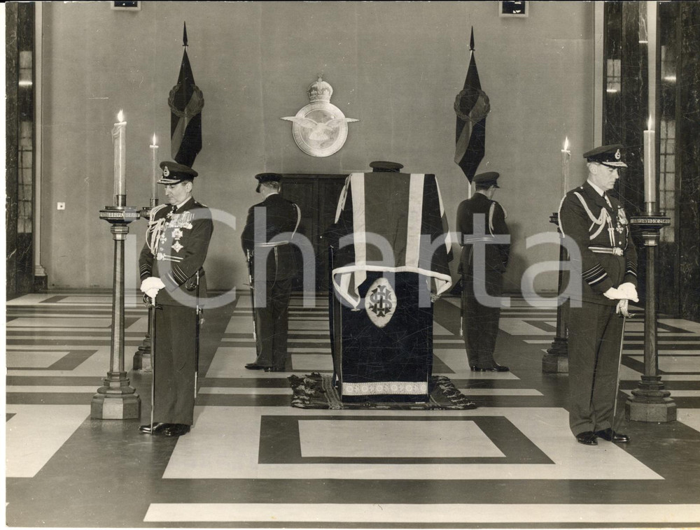 1956 LONDON Marshal RAF Viscount Hugh TRENCHARD's lying-in-state - Photo 20x15