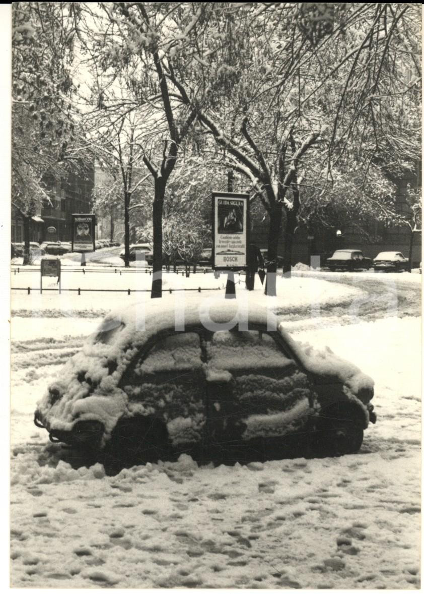 1963 MILANO PORTA VENEZIA - Giardini Pubblici - FIAT 500 coperta di neve *Foto