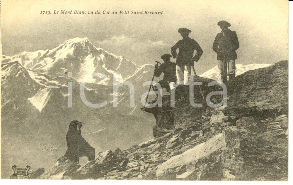 Cartolina originale da collezione 1910 ca ALPINISMO PICCOLO SAN BERNARDO Riposo scalatori con vista MONTE BIANCO 1