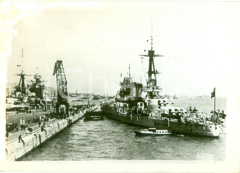 Fotografia d epoca originale 1939 LISBONA Nave CONTE DI CAVOUR incrociatore FIUME al porto Foto DANNEGGIATA 1