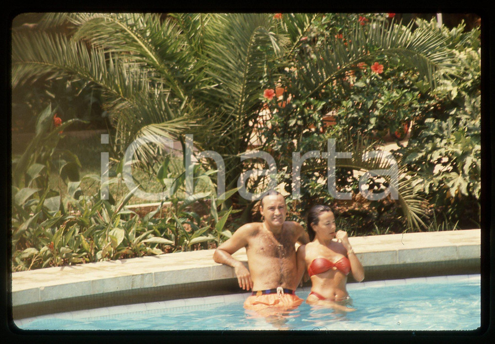 35mm vintage slide* 1989 MAIORCA - Ana OBREGON e Cesar ALBINANA in piscina