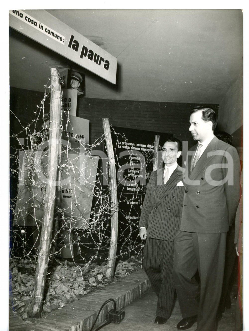 1953 ROMA Giorgio TUPINI inaugura la "Mostra dell'Aldilà" *Fotografia 13x18 cm