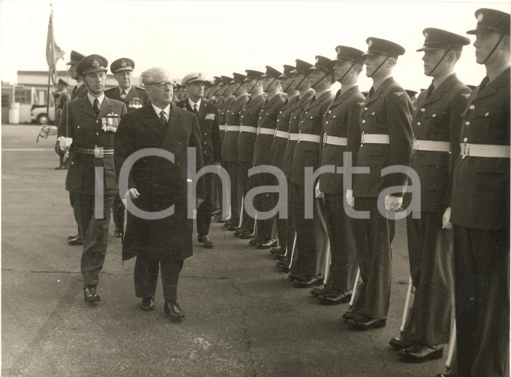 1958 RAF NORTHOLT President Giovanni GRONCHI inspecting a guard of honour *Photo