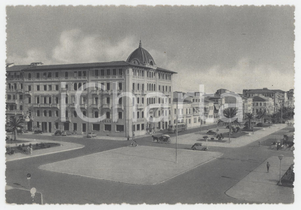 Cartolina originale da collezione 1930 ca VIAREGGIO Hotel Excelsior in Viale Carducci  Cartolina ANIMATA FG NV 1