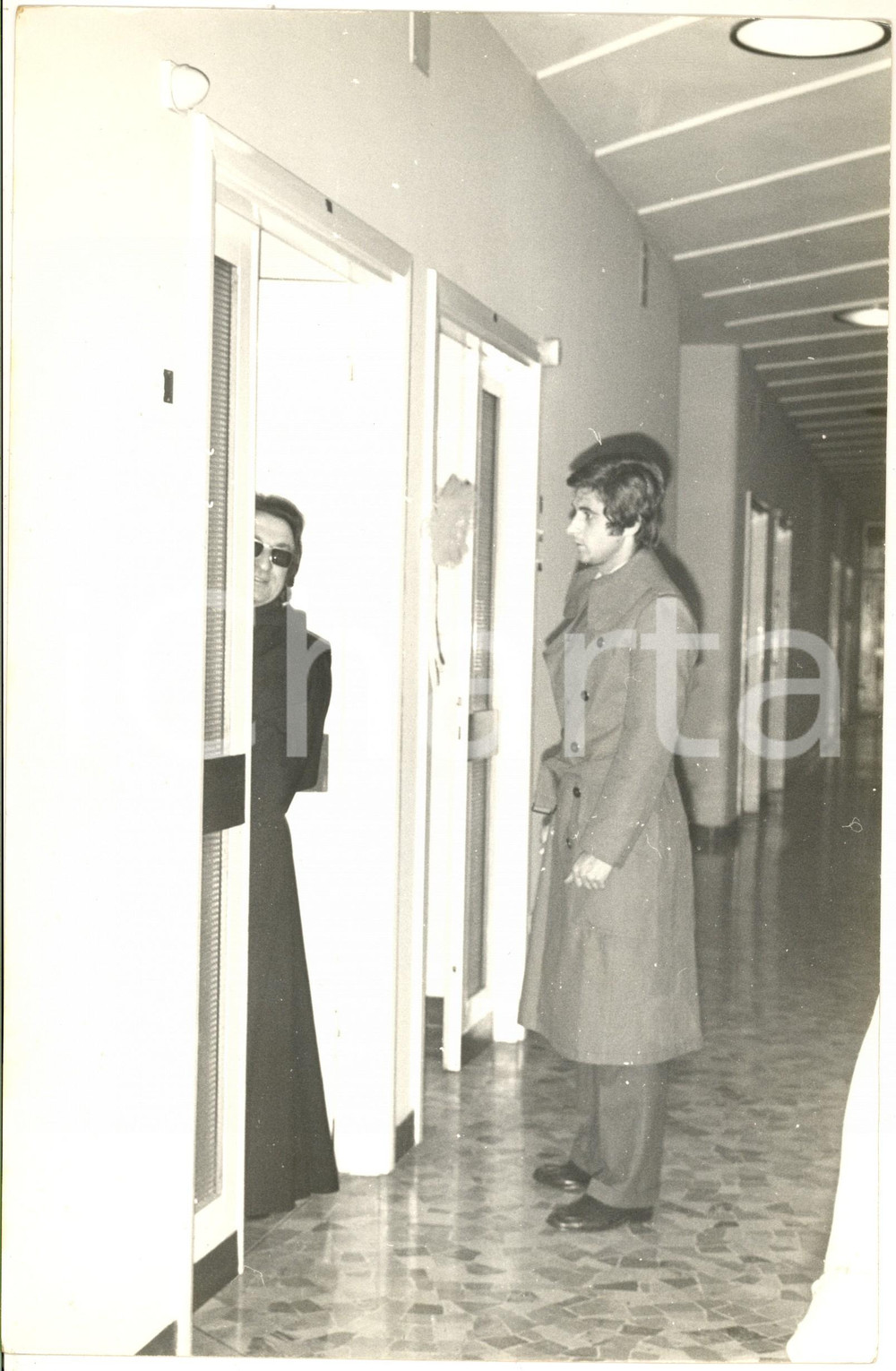 1970 ca COSTUME ITALIA Calciatore Gianni RIVERA in albergo- Foto 20x30 cm