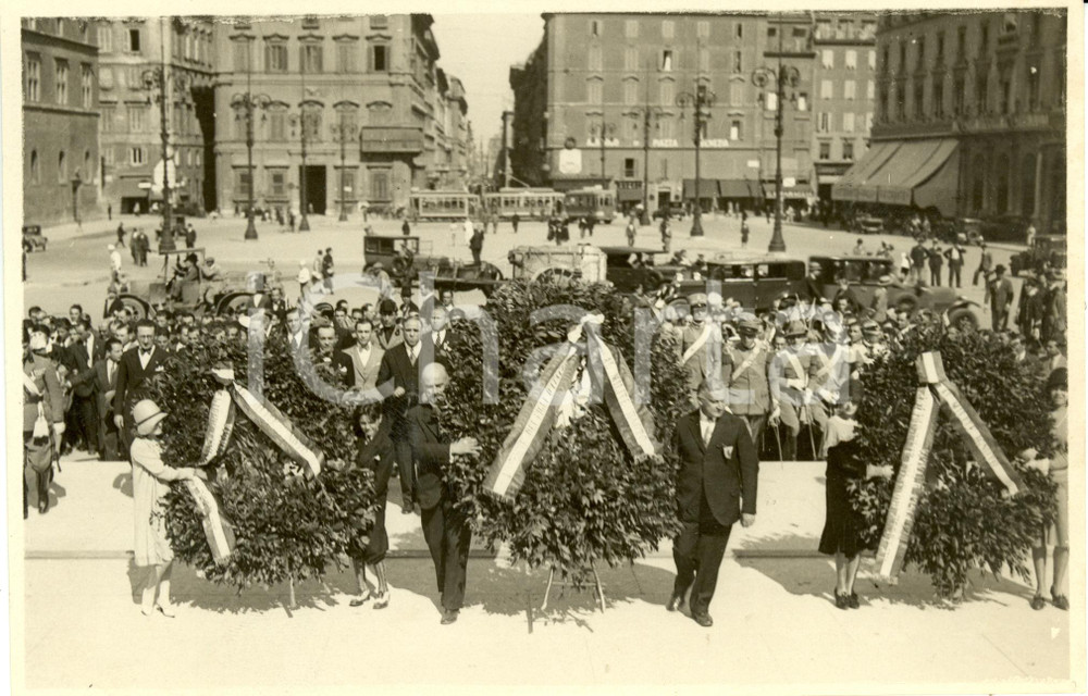 Fotografia d epoca originale 1930 ca ROMA Figli d Italia NORD AMERICA corona alla tomba Milite Ignoto Foto 1
