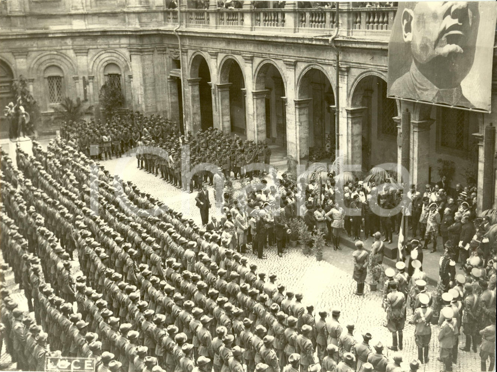 Fotografia d epoca originale 1934 ROMA LA SAPIENZA Francesco ERCOLE alla Festa Milizia Universitaria Foto 1