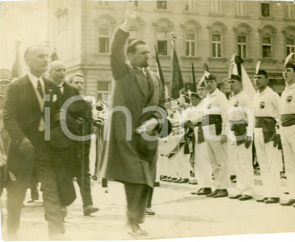 Fotografia d epoca originale 1935 ca ROMA ? Dino GRANDI saluta LEVENTE i Balilla ungheresi Fotografia 1