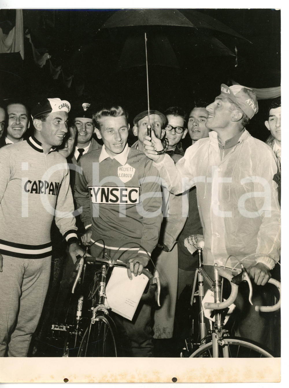 1959 CICLISMO GIRO D'ITALIA Squadra FYNSEC - Jacques ANQUETIL alla punzonatura 
