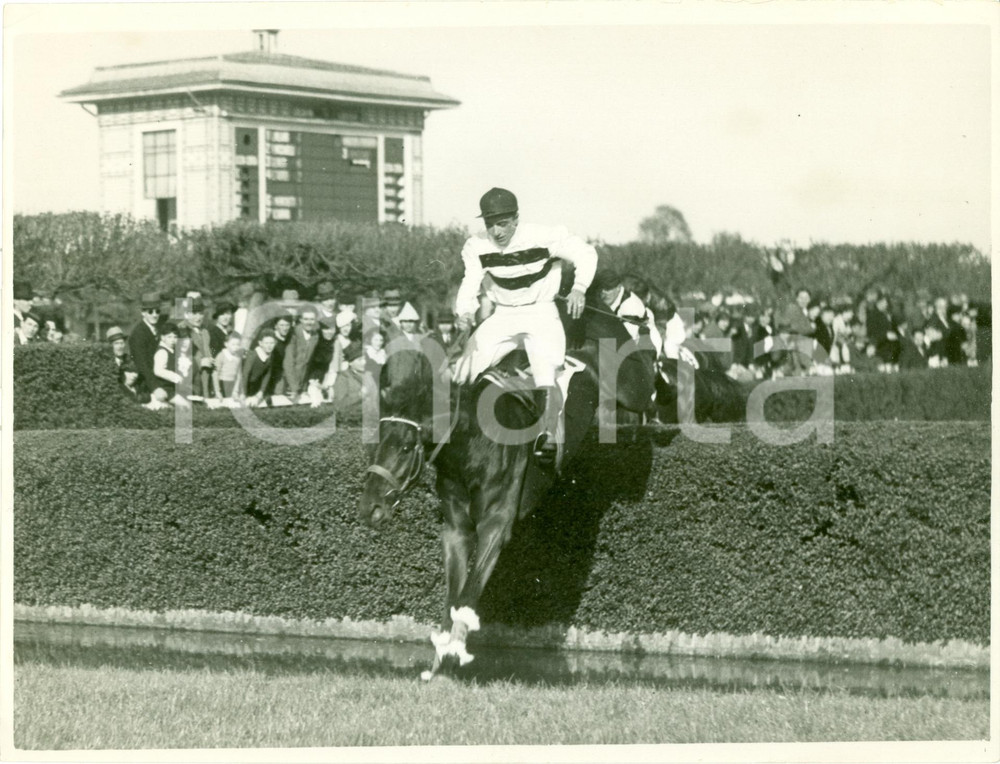 Fotografia d epoca originale 1936 MILANO SAN SIRO Corsa a ostacoli all Ippodromo al Gran premio galoppo FOTO 1