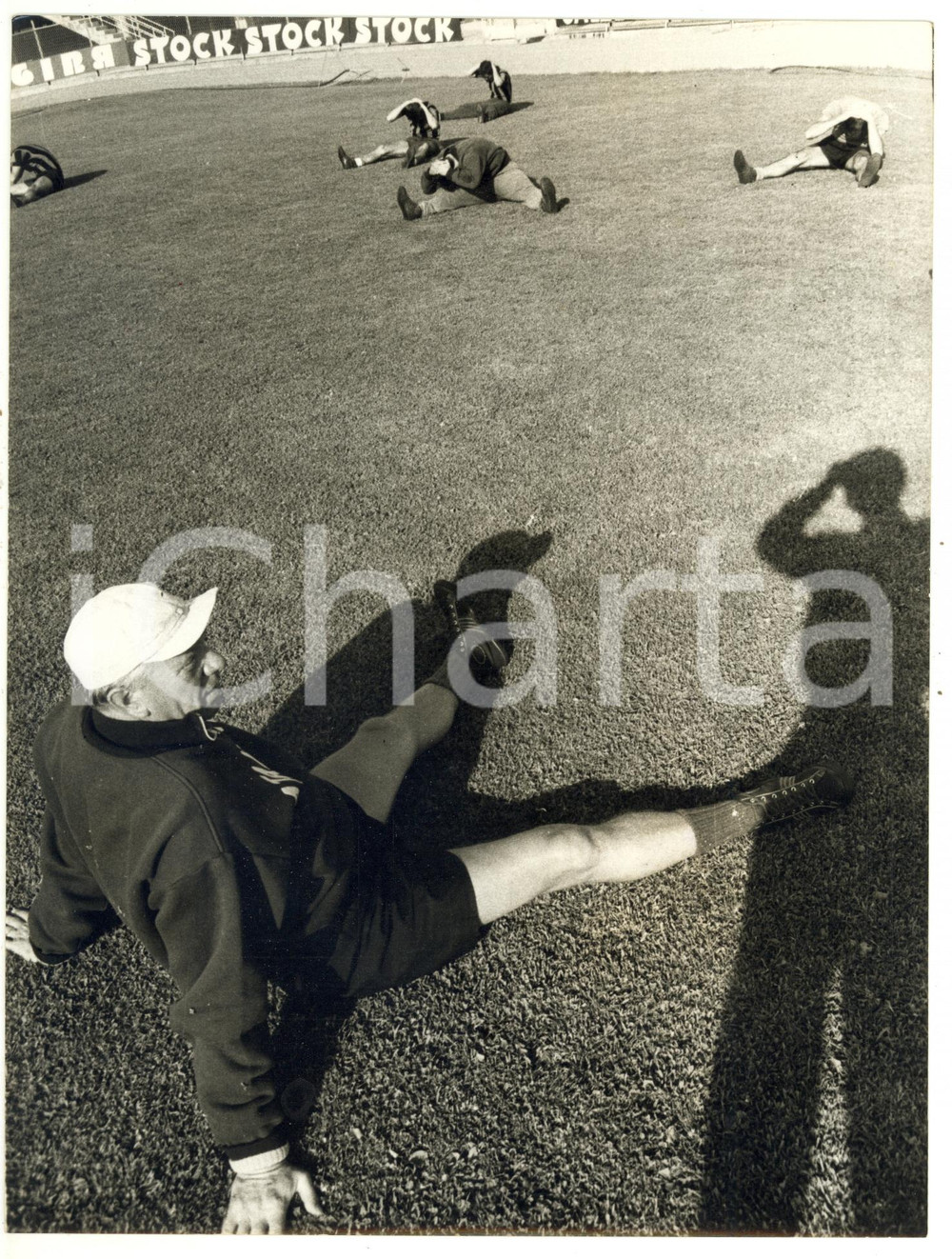 1964 BERGAMO CALCIO Allenamento ATALANTA - Allenatore Ferruccio VALCAREGGI *Foto  Fotografia d'epoca con didascalia coeva al verso.   CONDIZIONI: G FORMATO: 18x24 cm     originale e autentica 1