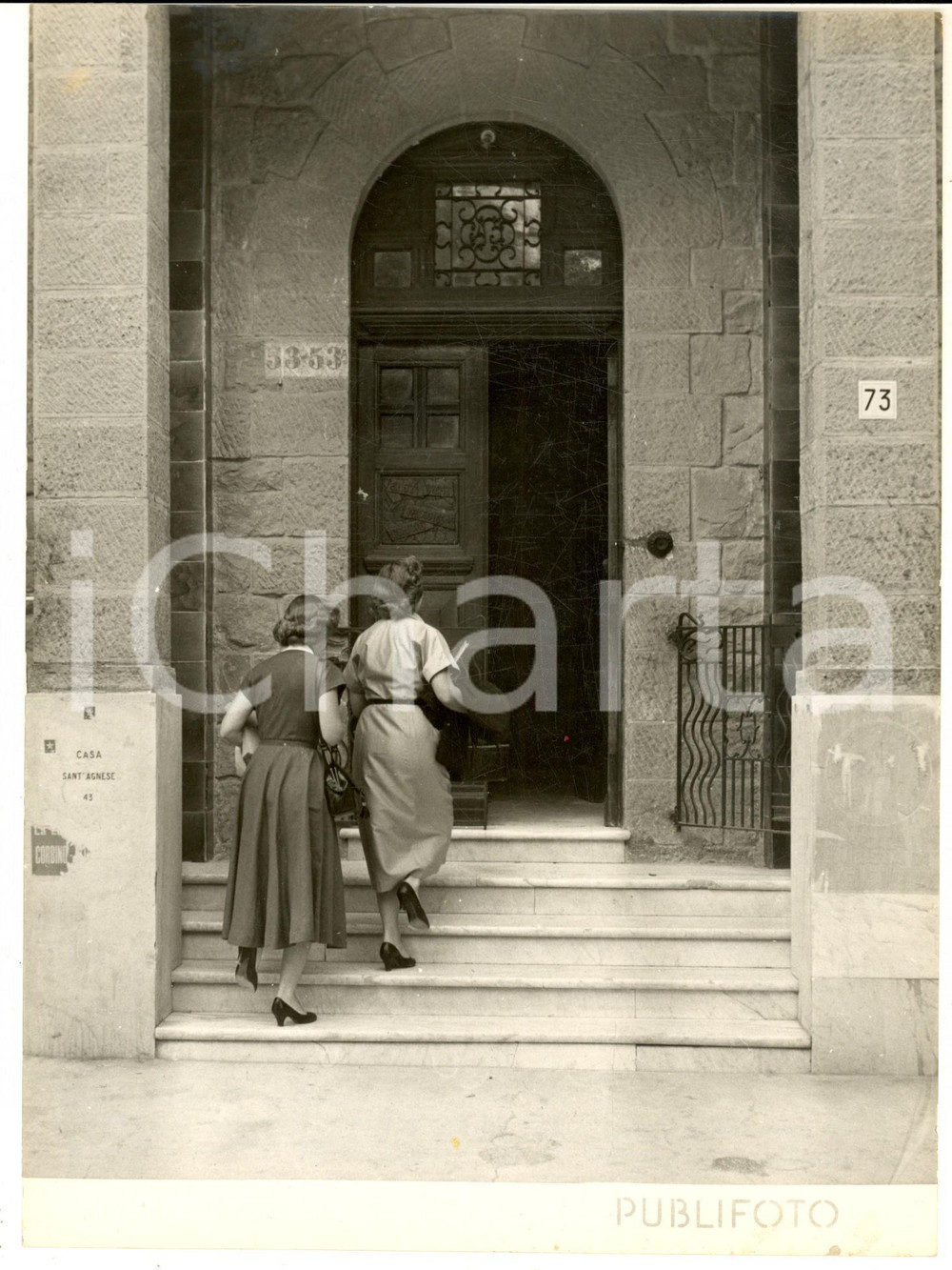 1953 BORDIGHERA Scuola di Bel Canto - Due allieve dell'Opera GUILD di Miami FOTO Fotografia d'epoca con didascalia coeva.  CONDIZIONI: G FORMATO: 18x24 cm     originale e autentica 1