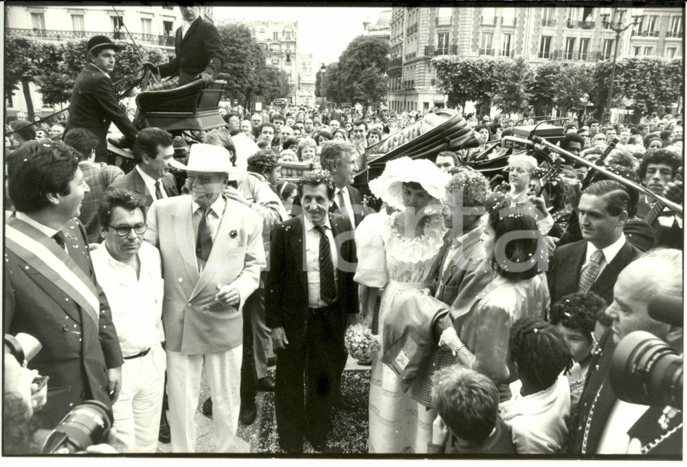 Fotografia d epoca originale 1988 PARIS Eddie BARCLAY e Caroline GIGANTI sposi con Jean LEFEBVRE Fotografia 1