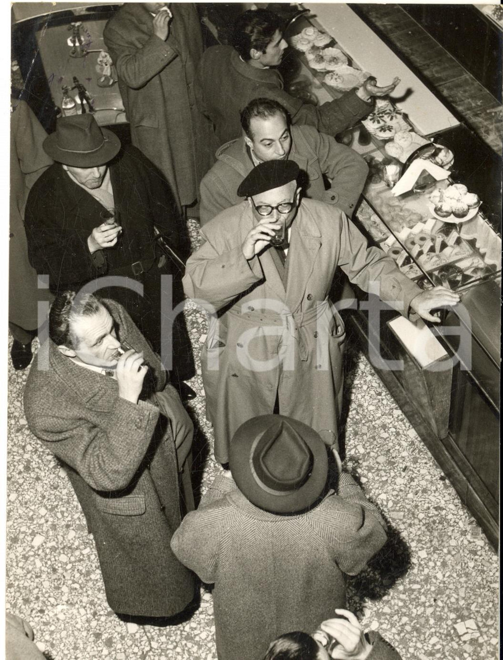 1957 VENEZIA Congresso PSI - Segretario Pietro NENNI al bar *Foto 13x18 cm