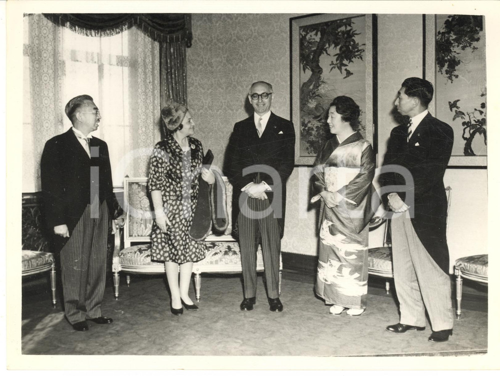 1961 TOKYO (JAPAN) Imperatore HIROHITO riceve il presidente Arturo FRONDIZI Foto