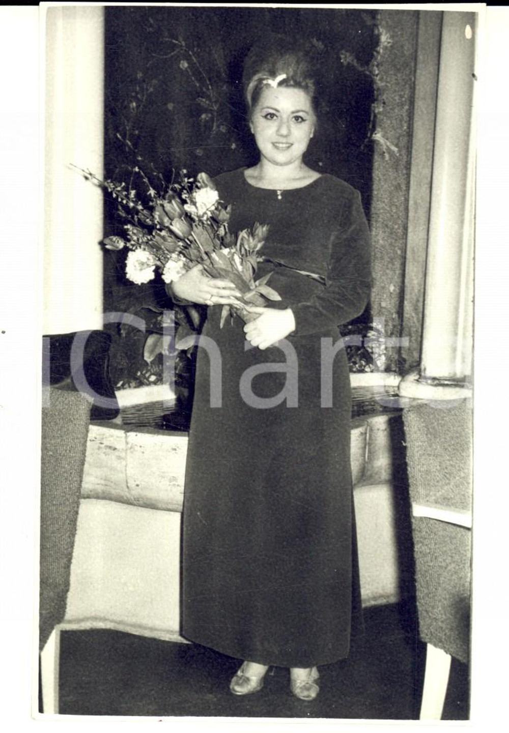 Fotografia d epoca originale 1964 ROTTERDAM LIRICA Cantante Maria Luisa BARDUCCI con omaggio floreale Foto 1