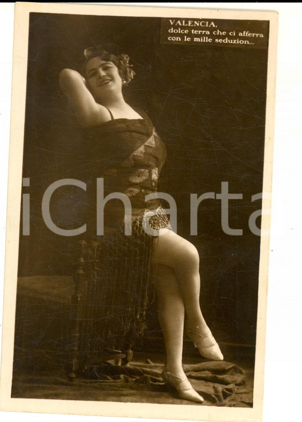 Cartolina originale da collezione 1926 VALENCIA Soubrette accavalla le gambe in costume spagnolo Cartolina FP VG 1