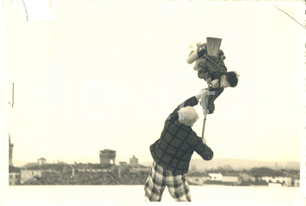 Fotografia d epoca originale 1940 ca MODENA FORTUNELLO E CIRILLINO Volo acrobatico nella neve Foto 1