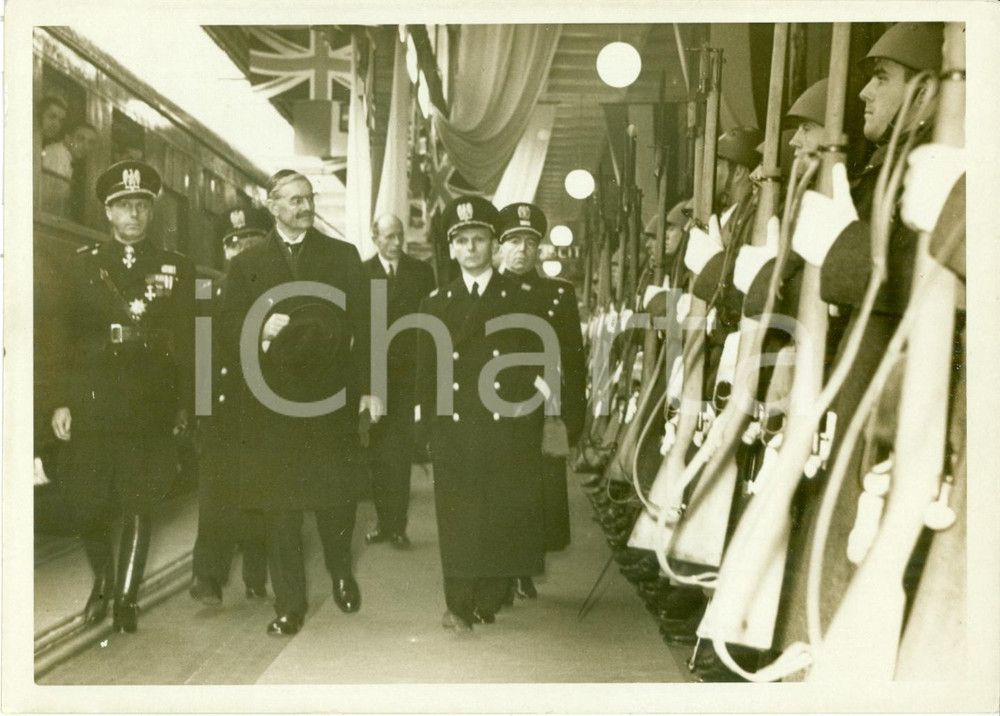 Fotografia d epoca originale 1939 GENOVA Neville CHAMBERLAIN arriva alla Stazione di BRIGNOLE Fotografia 1