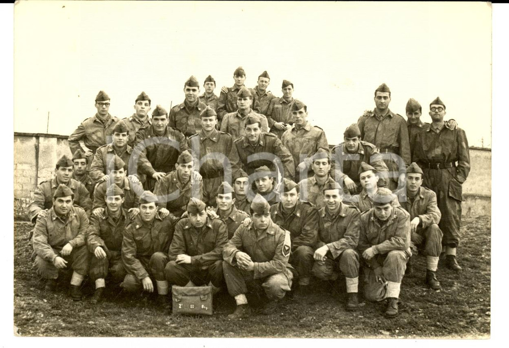 Fotografia d epoca originale 1958 BARI ESERCITO ITALIANO Ufficiali 2Â° Battaglione pronti al lancio bombe FOTO 1