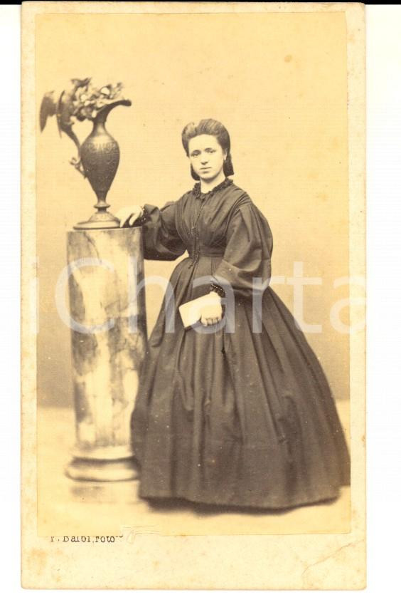 Fotografia d epoca originale 1870 ca GENOVA Ritratto di donna in abito nero Foto BALBI CDV VINTAGE 1