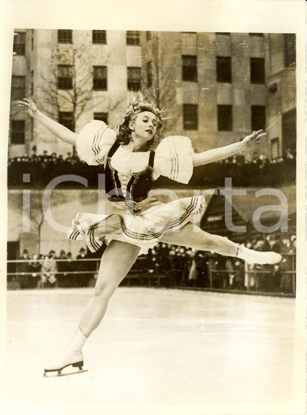Fotografia d epoca originale 1939 USA Vera HRUBA RALSTON Pattinatrice su ghiaccio in un salto Fotografia 1