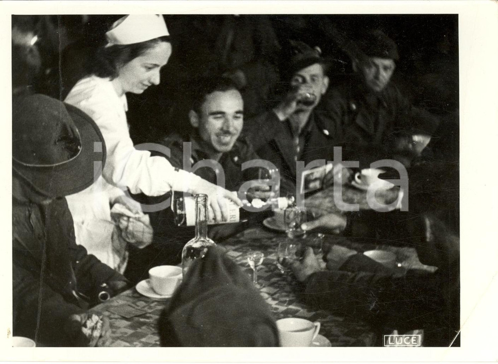 Fotografia d epoca originale 1940 MILANO WW2 Assistenza invernale ai soldati Fotografia 1
