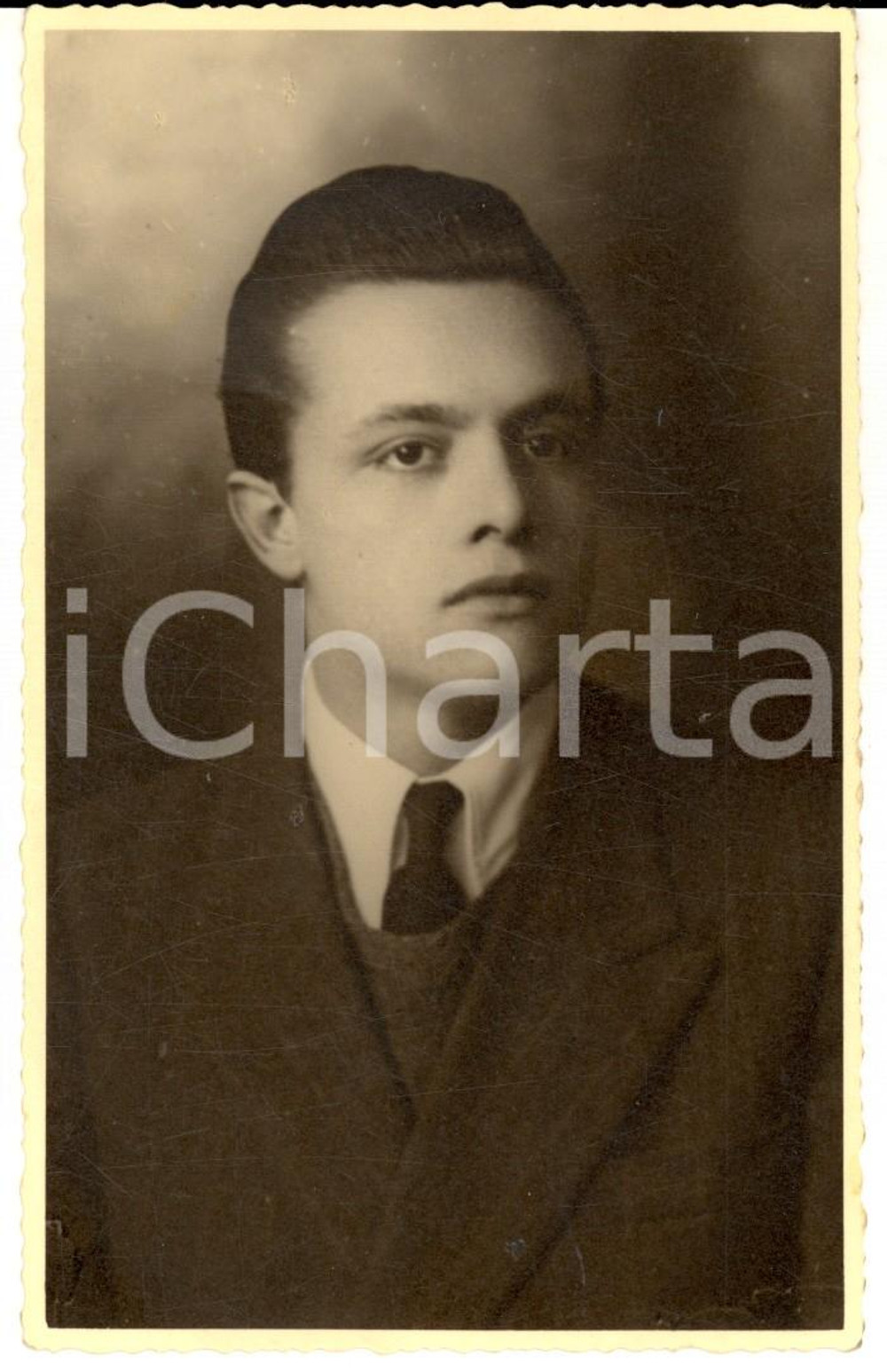 Fotografia d epoca originale 1943 MILANO Ritratto di giovane uomo Foto cartolina Enzo PICCININI 1