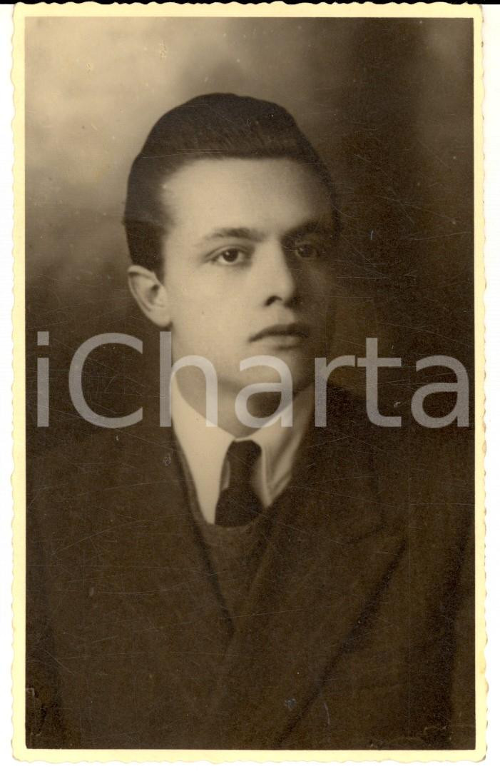 Fotografia d epoca originale 1943 MILANO Ritratto di giovane uomo Foto cartolina Enzo PICCININI 1