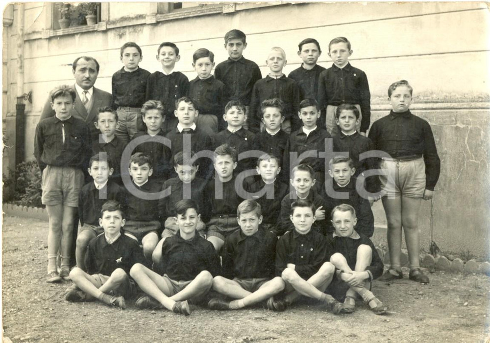 Fotografia d epoca originale 1940 ca VIGEVANO PV Bambini scuola elementare in divisa FIGLI DELLA LUPA Foto 1