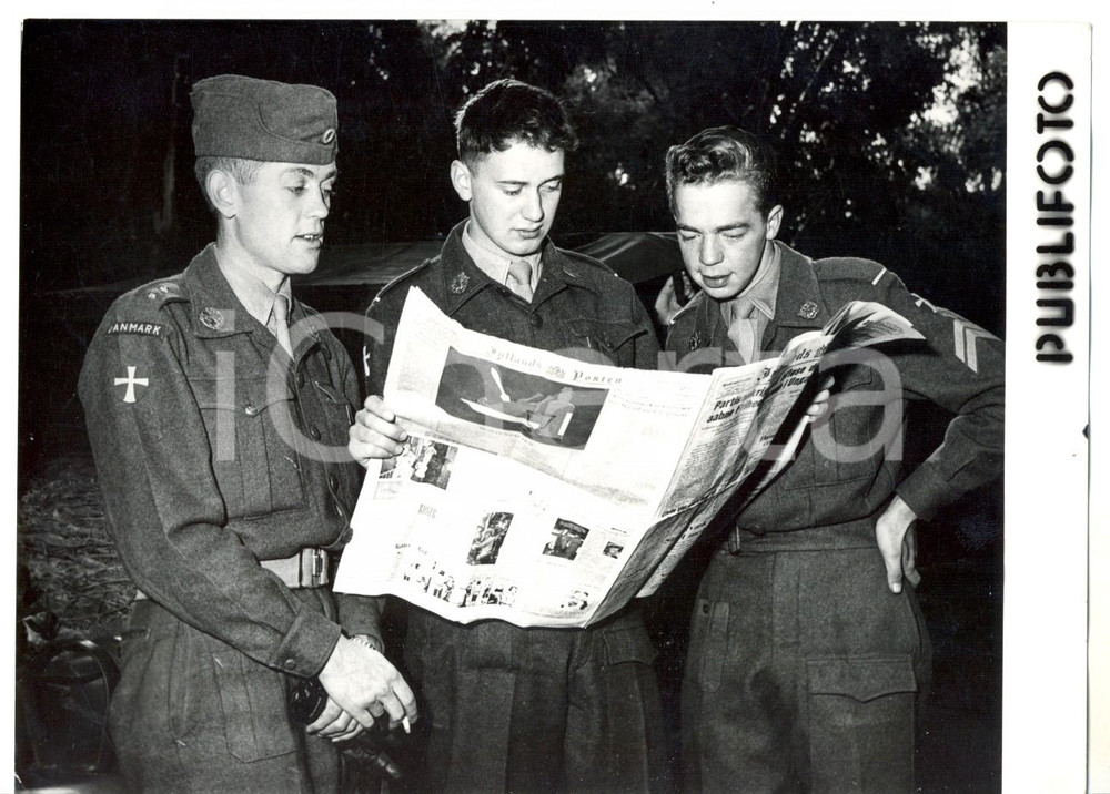 Fotografia d epoca originale 1956 NAPOLI Militari ONU danesi e norvegesi all aeroporto di CAPODICHINO Foto 1