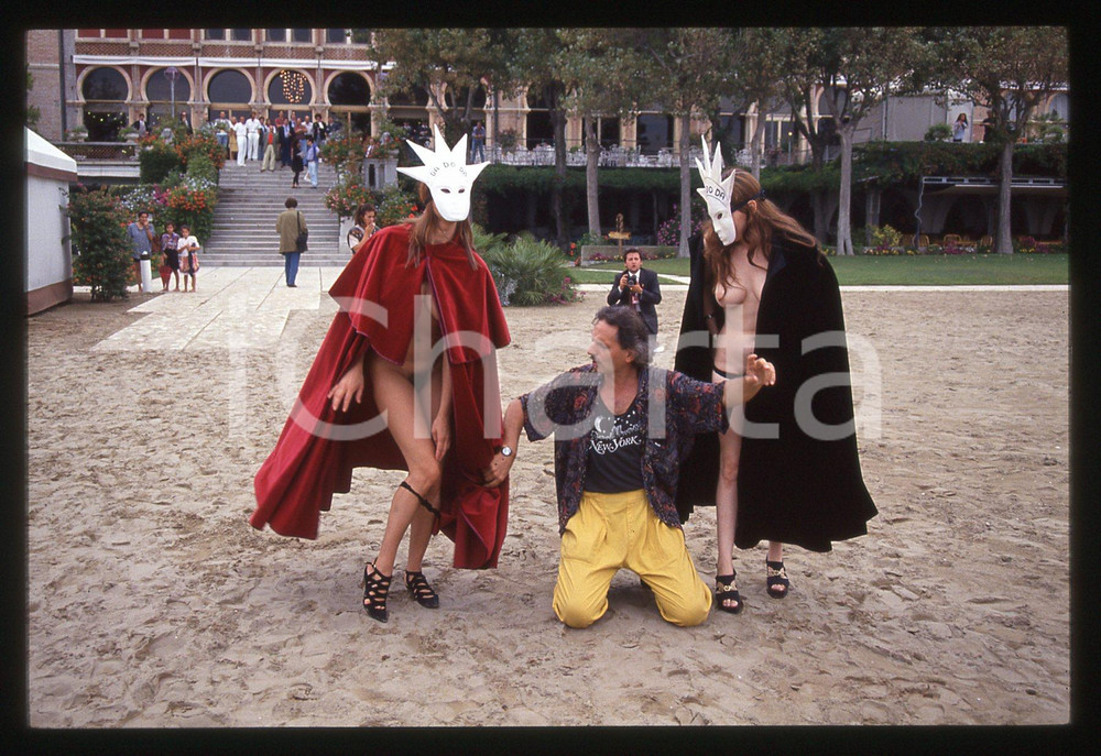 35mm vintage slide* 1994 VENEZIA Film DA DO DA Nico CIRASOLA spoglia due donne 1