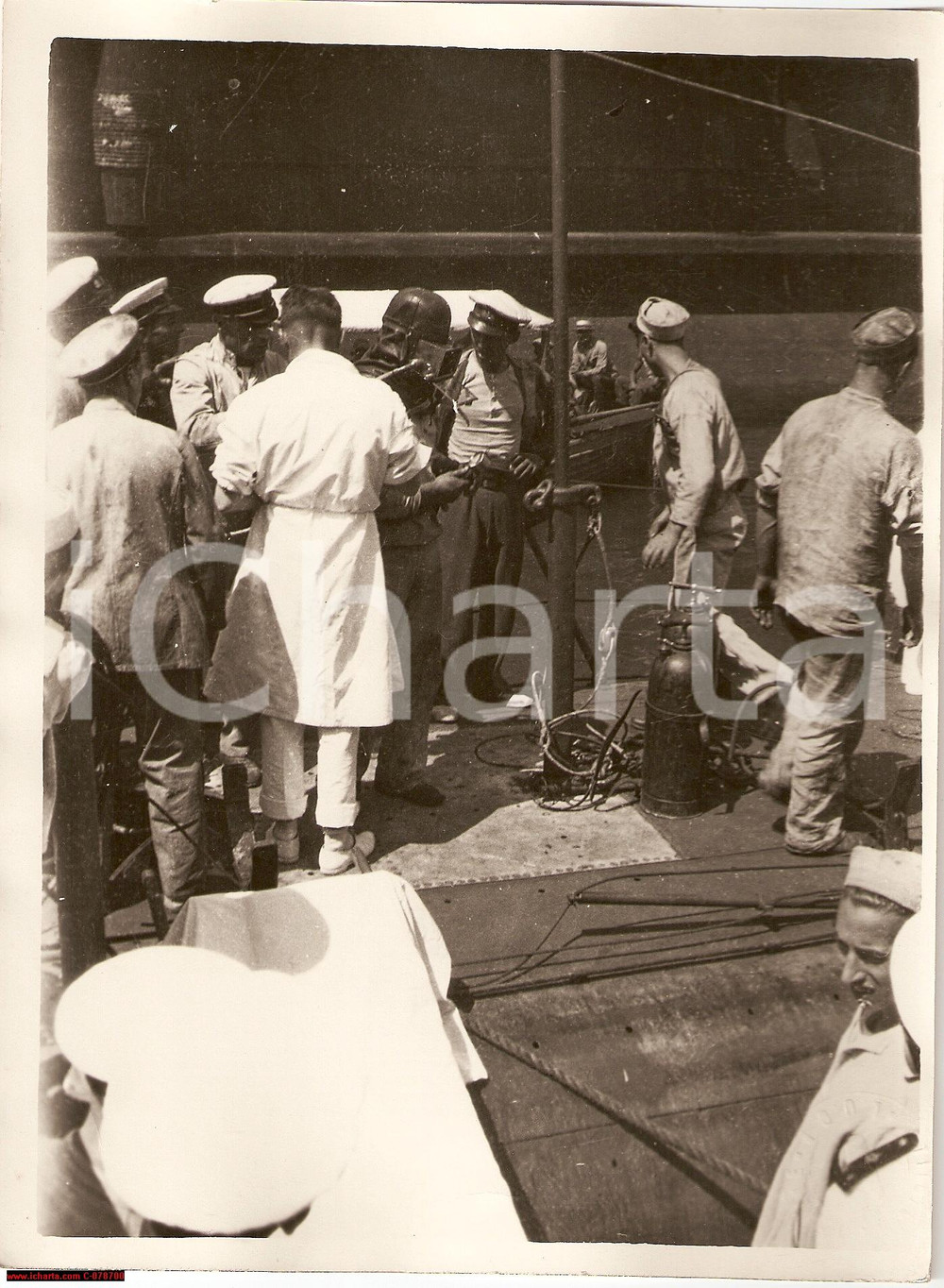 Fotografia d epoca originale 1928 Tragedia sommergibile F.14, palombaro al recupero 1