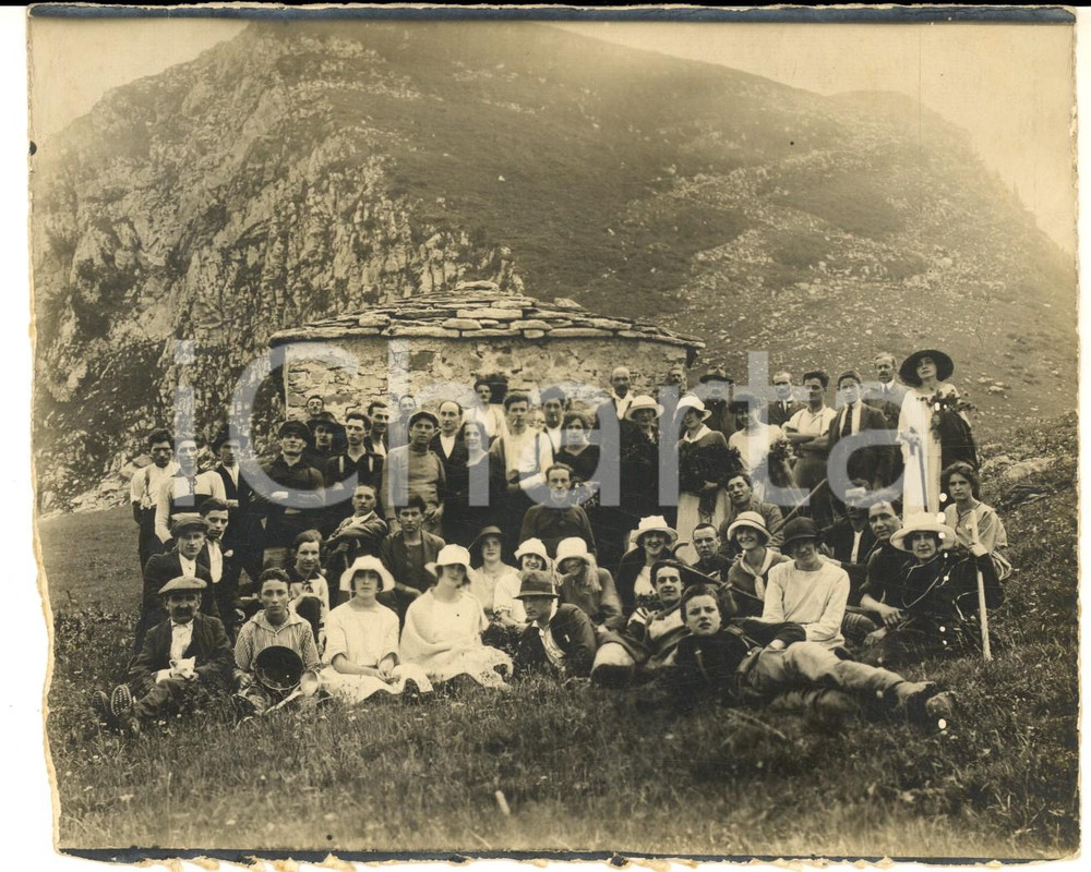 Fotografia d epoca originale 1920 ca TRENTINO ? Gruppo di escursionisti con signore in bianco Foto VINTAGE 1